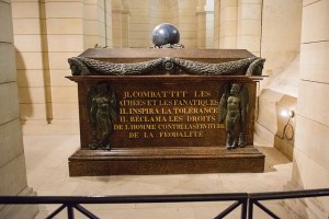 Tomb_of_Voltaire_in_the_Pantheon_2012-10-11