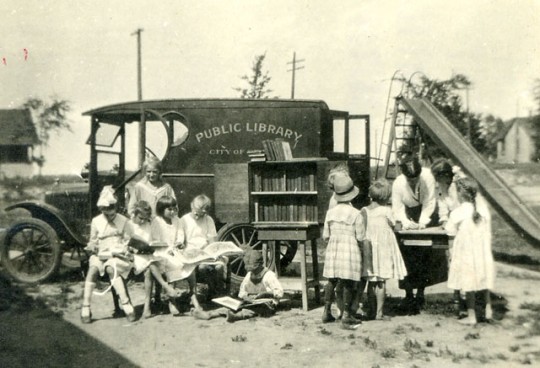 Libraries-on-wheels-Bookmobile-12-540x368