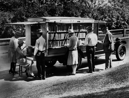 Libraries-on-wheels-Bookmobile-7-540x412